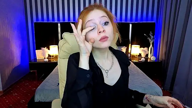 Snapshot of Sasha_Exclusive chatting on 10.20.25 Sasha Exclusive online show from 10.20.25