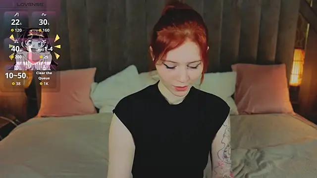 Snapshot of Sasha_Exclusive chatting on 10.31.25 Sasha Exclusive online show from 10.31.25