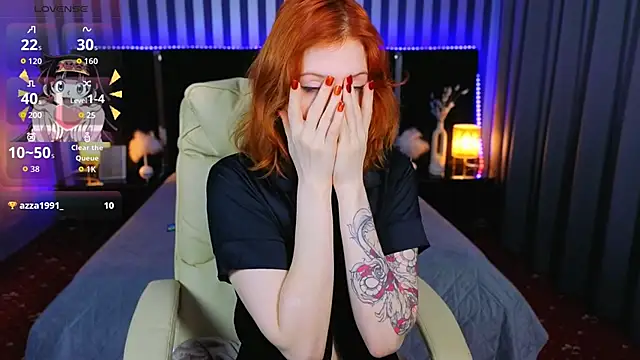 Snapshot of Sasha_Exclusive chatting on 11.12.25 Sasha Exclusive online show from 11.12.25