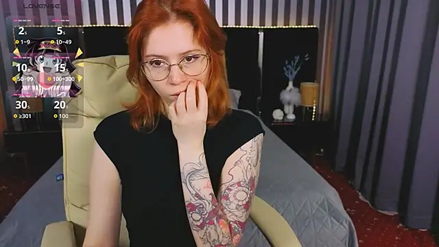 Snapshot of Sasha_Exclusive chatting on 11.26.25 Sasha Exclusive online show from 11.26.25