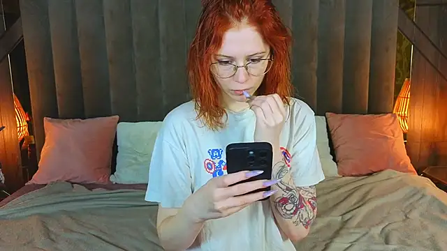 Snapshot of Sasha_Exclusive chatting on 12.15.25 Sasha Exclusive online show from 12.15.25