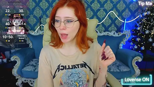 Snapshot of Sasha_Exclusive chatting on 12.19.25 Sasha Exclusive online show from 12.19.25