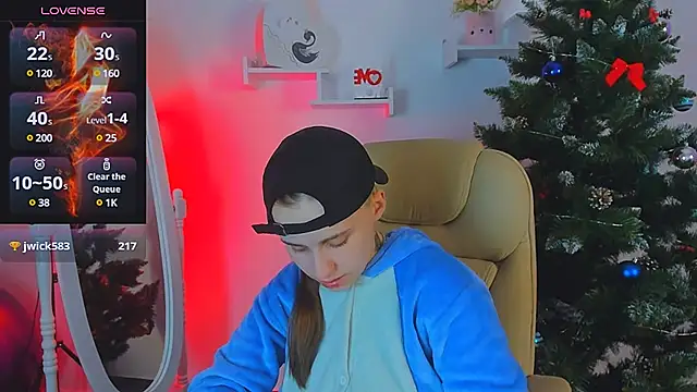 Snapshot of Dolly__Queen_ chatting on 12.12.24 Dolly Queen online show from 12.12.24