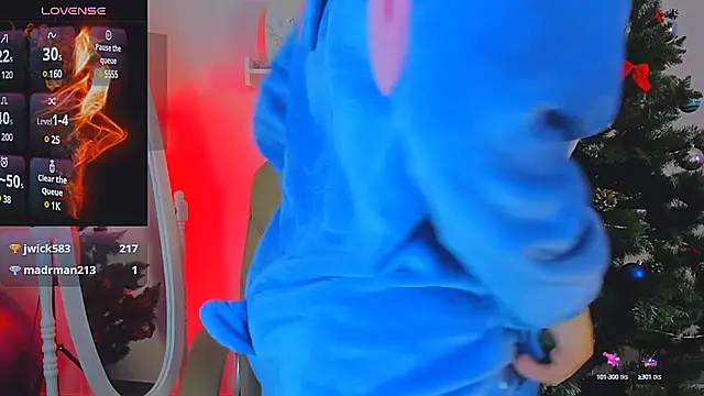 Snapshot of Dolly__Queen_ chatting on 12.13.24 Dolly Queen online show from 12.13.24