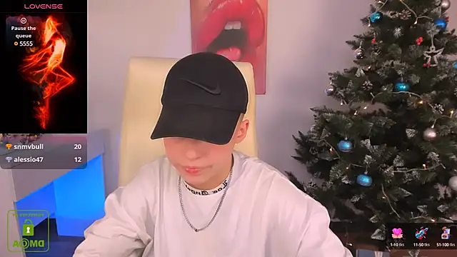 Snapshot of Dolly__Queen_ chatting on 12.21.24 Dolly Queen online show from 12.21.24