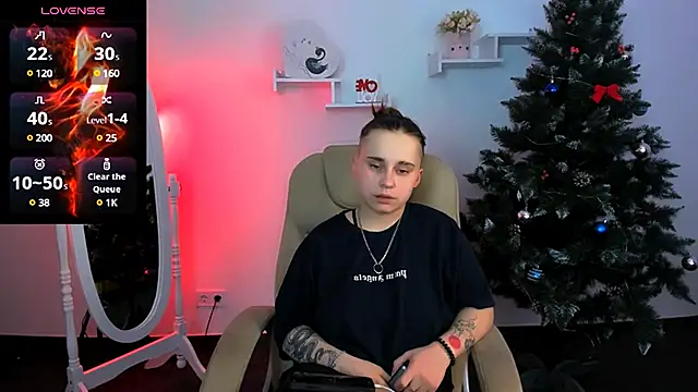 Snapshot of Dolly__Queen_ chatting on 01.13.25 Dolly Queen online show from 01.13.25