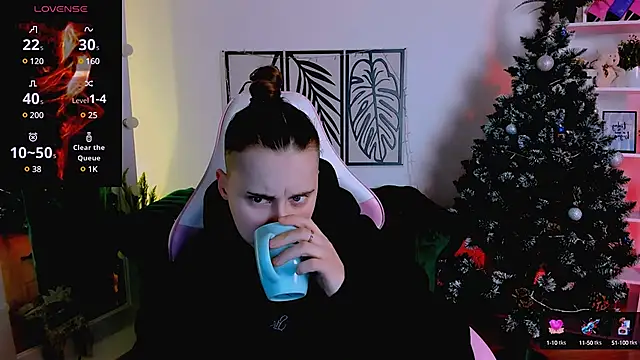 Snapshot of Dolly__Queen_ chatting on 01.13.25 Dolly Queen online show from 01.13.25