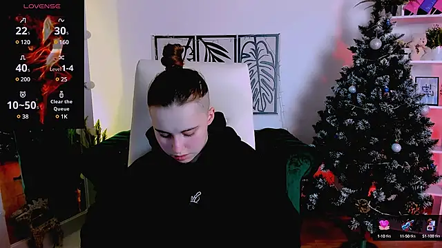 Snapshot of Dolly__Queen_ chatting on 01.13.25 Dolly Queen online show from 01.13.25