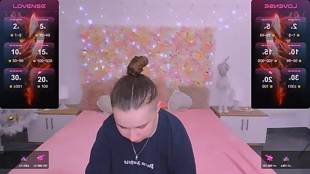 Snapshot of Dolly__Queen_ chatting on 01.15.25 Dolly Queen online show from 01.15.25