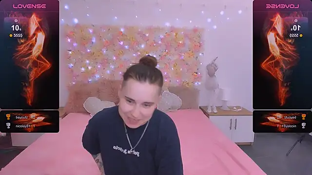 Snapshot of Dolly__Queen_ chatting on 01.16.25 Dolly Queen online show from 01.16.25