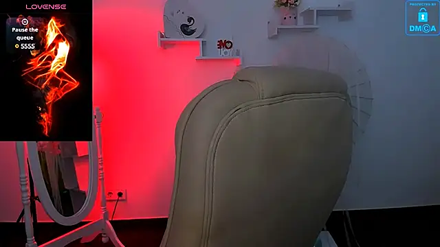 Snapshot of Dolly__Queen_ chatting on 01.24.25 Dolly Queen online show from 01.24.25