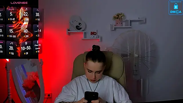 Snapshot of Dolly__Queen_ chatting on 01.28.25 Dolly Queen online show from 01.28.25