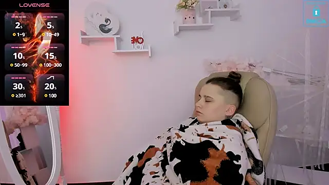 Snapshot of Dolly__Queen_ chatting on 01.31.25 Dolly Queen online show from 01.31.25