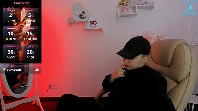 Snapshot of Dolly__Queen_ chatting on 02.07.25 Dolly Queen online show from 02.07.25