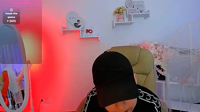 Snapshot of Dolly__Queen_ chatting on 02.11.25 Dolly Queen online show from 02.11.25