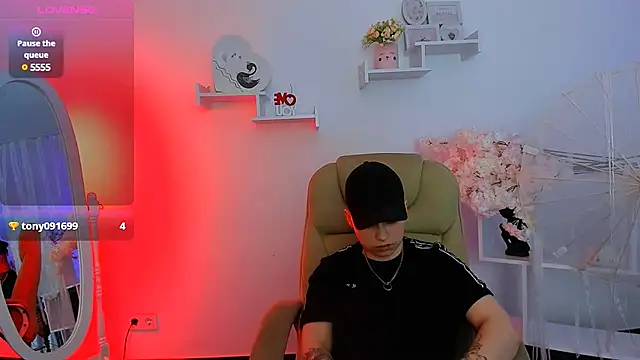 Snapshot of Dolly__Queen_ chatting on 02.12.25 Dolly Queen online show from 02.12.25