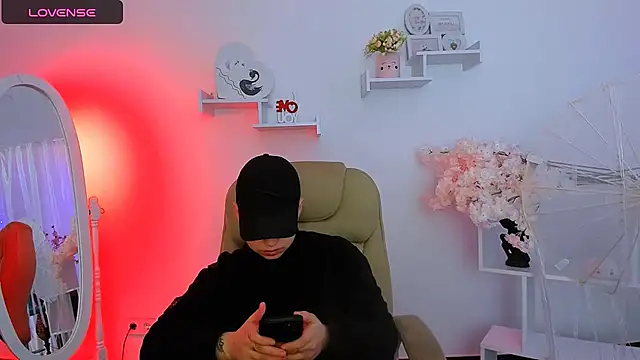 Snapshot of Dolly__Queen_ chatting on 02.12.25 Dolly Queen online show from 02.12.25