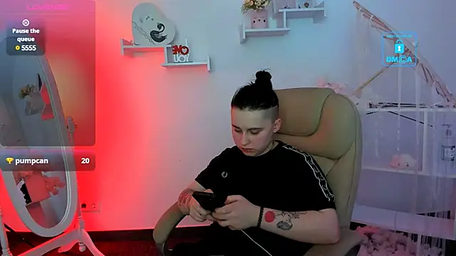 Snapshot of Dolly__Queen_ chatting on 02.25.25 Dolly Queen online show from 02.25.25