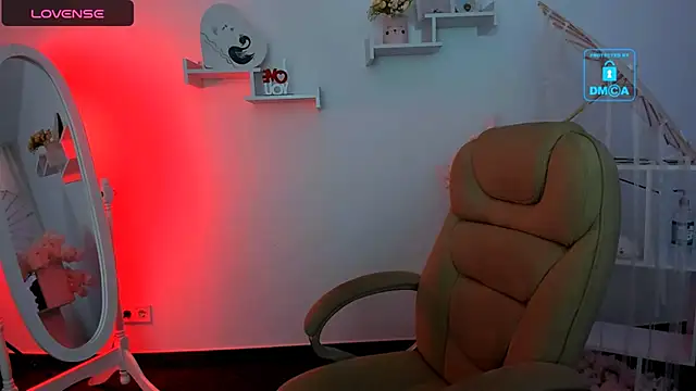 Snapshot of Dolly__Queen_ chatting on 02.25.25 Dolly Queen online show from 02.25.25