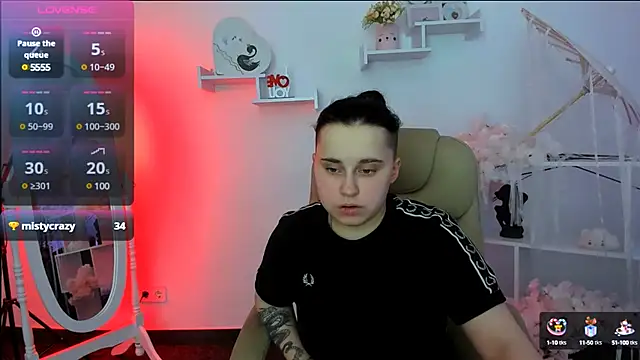 Snapshot of Dolly__Queen_ chatting on 02.28.25 Dolly Queen online show from 02.28.25