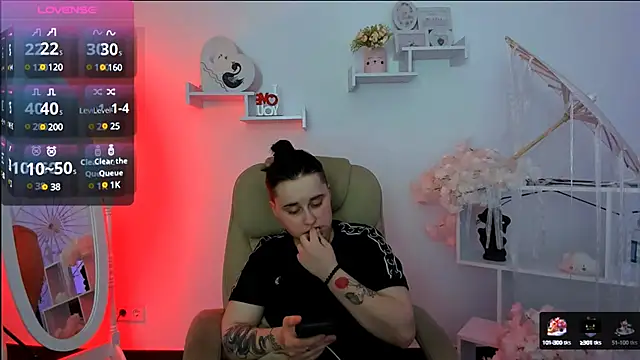 Snapshot of Dolly__Queen_ chatting on 03.04.25 Dolly Queen online show from 03.04.25