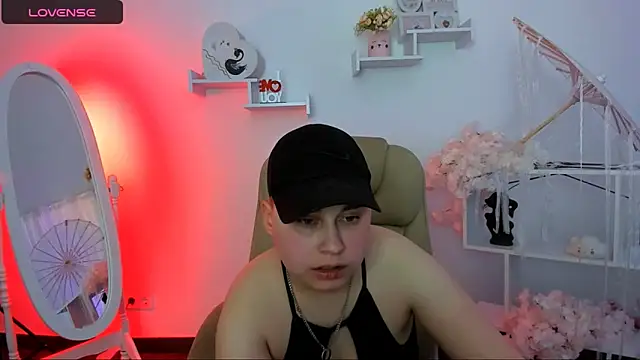 Snapshot of Dolly__Queen_ chatting on 03.04.25 Dolly Queen online show from 03.04.25