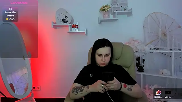 Snapshot of Dolly__Queen_ chatting on 03.07.25 Dolly Queen online show from 03.07.25