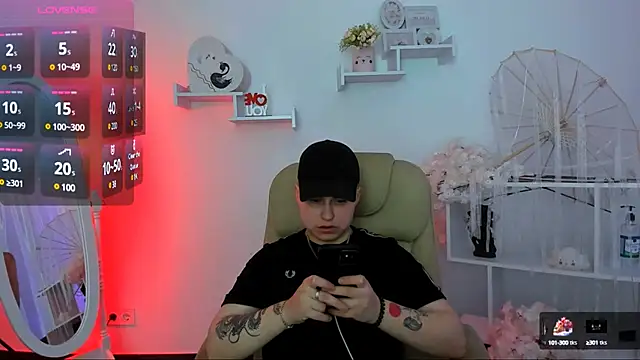 Snapshot of Dolly__Queen_ chatting on 03.08.25 Dolly Queen online show from 03.08.25