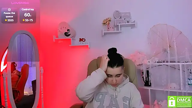 Snapshot of Dolly__Queen_ chatting on 03.12.25 Dolly Queen online show from 03.12.25