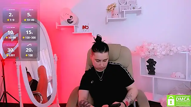 Snapshot of Dolly__Queen_ chatting on 03.16.25 Dolly Queen online show from 03.16.25