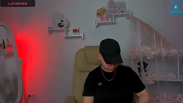 Snapshot of Dolly__Queen_ chatting on 03.21.25 Dolly Queen online show from 03.21.25