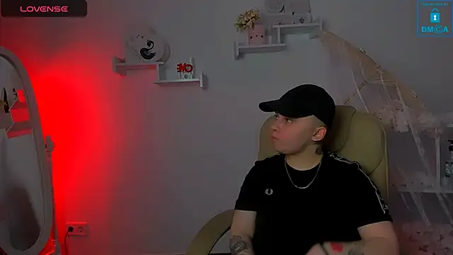 Snapshot of Dolly__Queen_ chatting on 03.22.25 Dolly Queen online show from 03.22.25