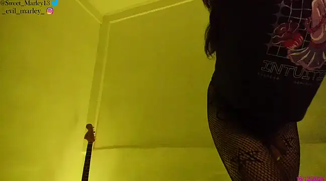 Snapshot of Evil_Queen13 chatting on 12.16.24 Evil Queen13 online show from 12.16.24