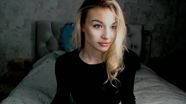 Snapshot of Ella_Milla chatting on 05.11.26 Ella Milla online show from 05.11.26