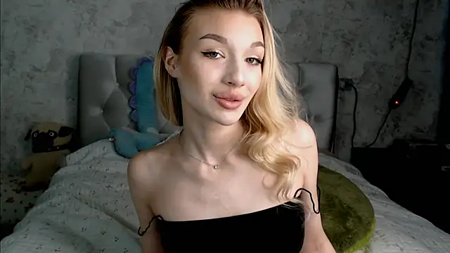 Snapshot of Ella_Milla chatting on 05.20.26 Ella Milla online show from 05.20.26