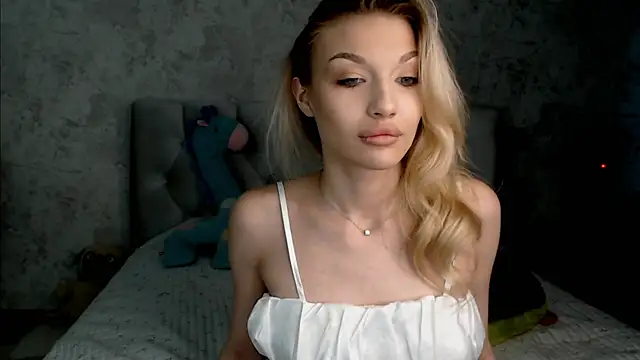 Ella Milla online show from 07.01.26