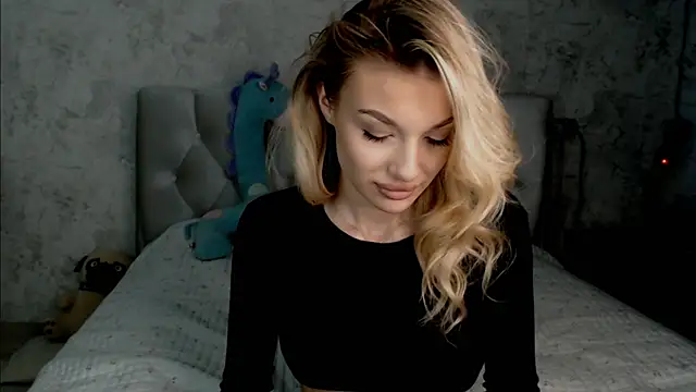 Ella Milla online show from 07.02.26