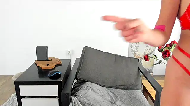 MendiPetite online show from 10.17.25