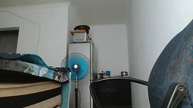 Hugetittiesxx2 online show from 04.13.26