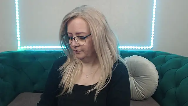 Snapshot of IvanaCharm chatting on 04.23.26 IvanaCharm online show from 04.23.26
