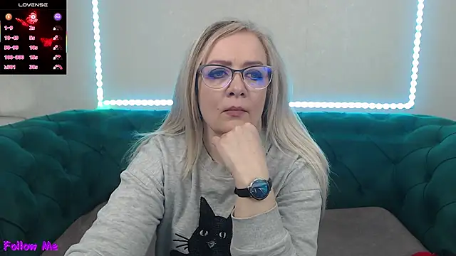Snapshot of IvanaCharm chatting on 04.25.26 IvanaCharm online show from 04.25.26
