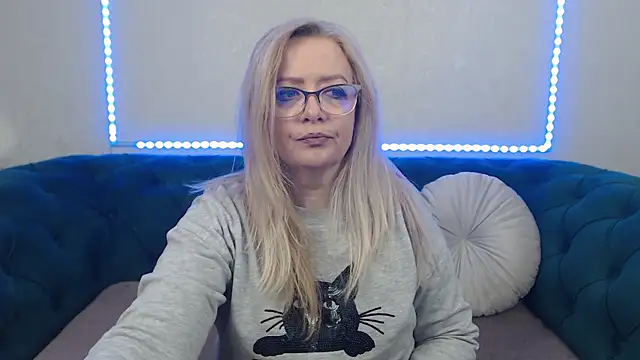Snapshot of IvanaCharm chatting on 04.28.26 IvanaCharm online show from 04.28.26