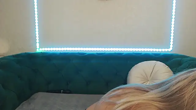 Snapshot of IvanaCharm chatting on 05.17.26 IvanaCharm online show from 05.17.26
