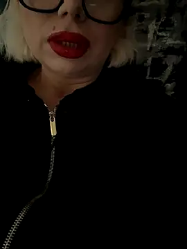 Snapshot of luna_14 chatting on 10.16.25 luna 14 online show from 10.16.25