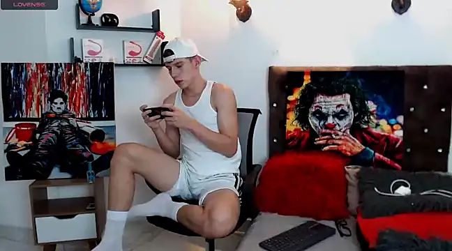 flowers18 online show from 02.26.25