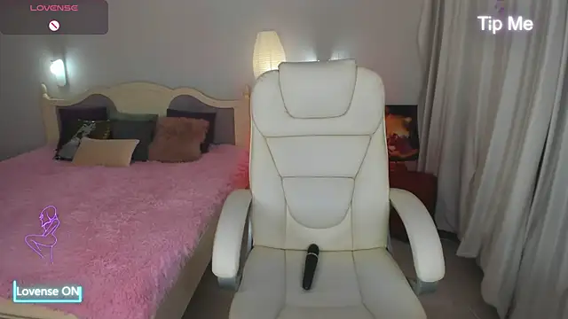 Miss Elia online show from 02.13.25