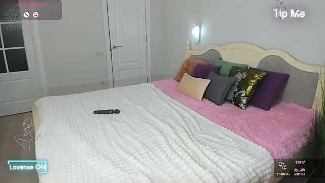 Miss Elia online show from 02.22.25