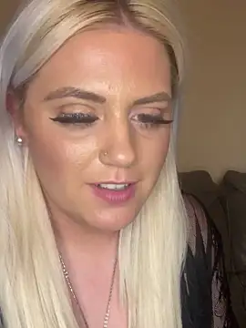 Snapshot of Blondiee3088 chatting on 12.04.24 Blondiee3088 online show from 12.04.24