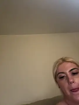 Snapshot of Blondiee3088 chatting on 02.07.25 Blondiee3088 online show from 02.07.25