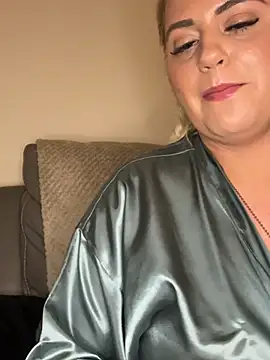 Snapshot of Blondiee3088 chatting on 02.20.25 Blondiee3088 online show from 02.20.25